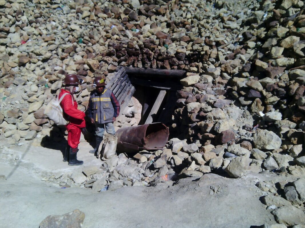 Entrada de las minas de Potosí.