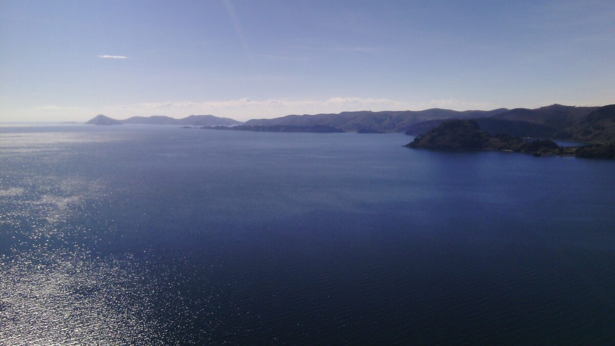 Lago Titicaca visto desde las alturas.