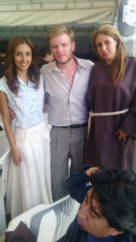 Una foto que me tomaron dentro del rodaje.