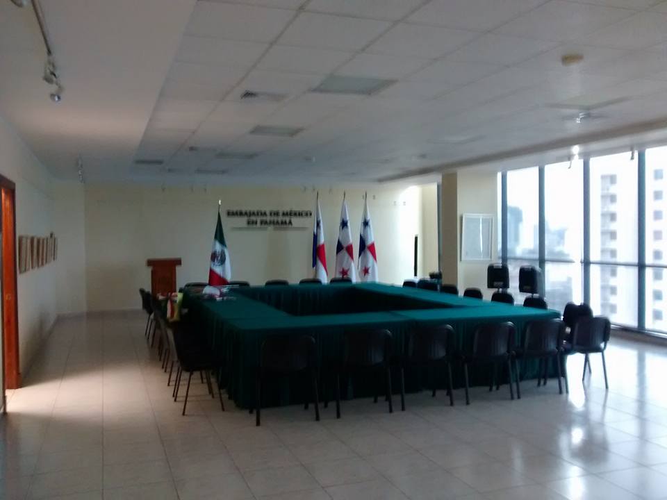 Lugares random, como la embajada de México en Panamå.