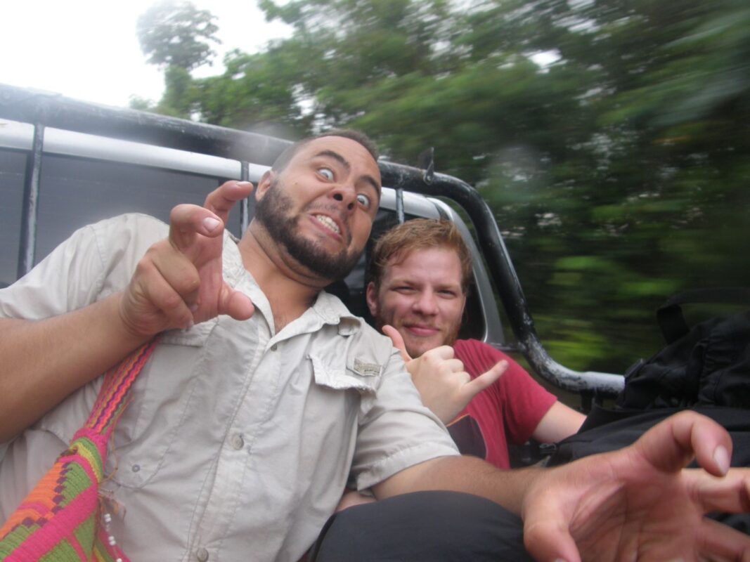 Una Hilux nos levantó a los cinco. Casi no esperamos. Milagro del Señor.